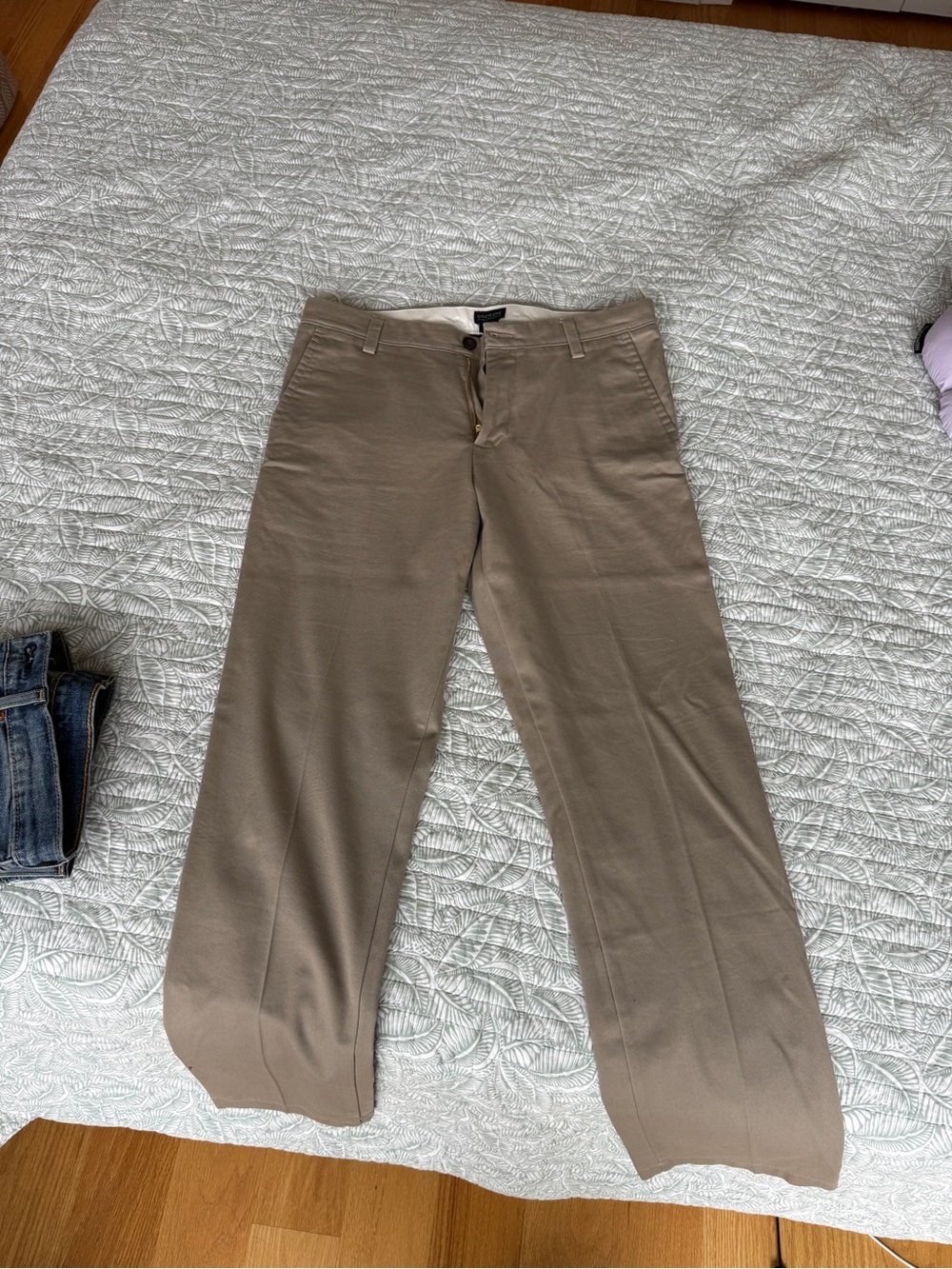 Dockers Men's Chino Pants in Light Khaki